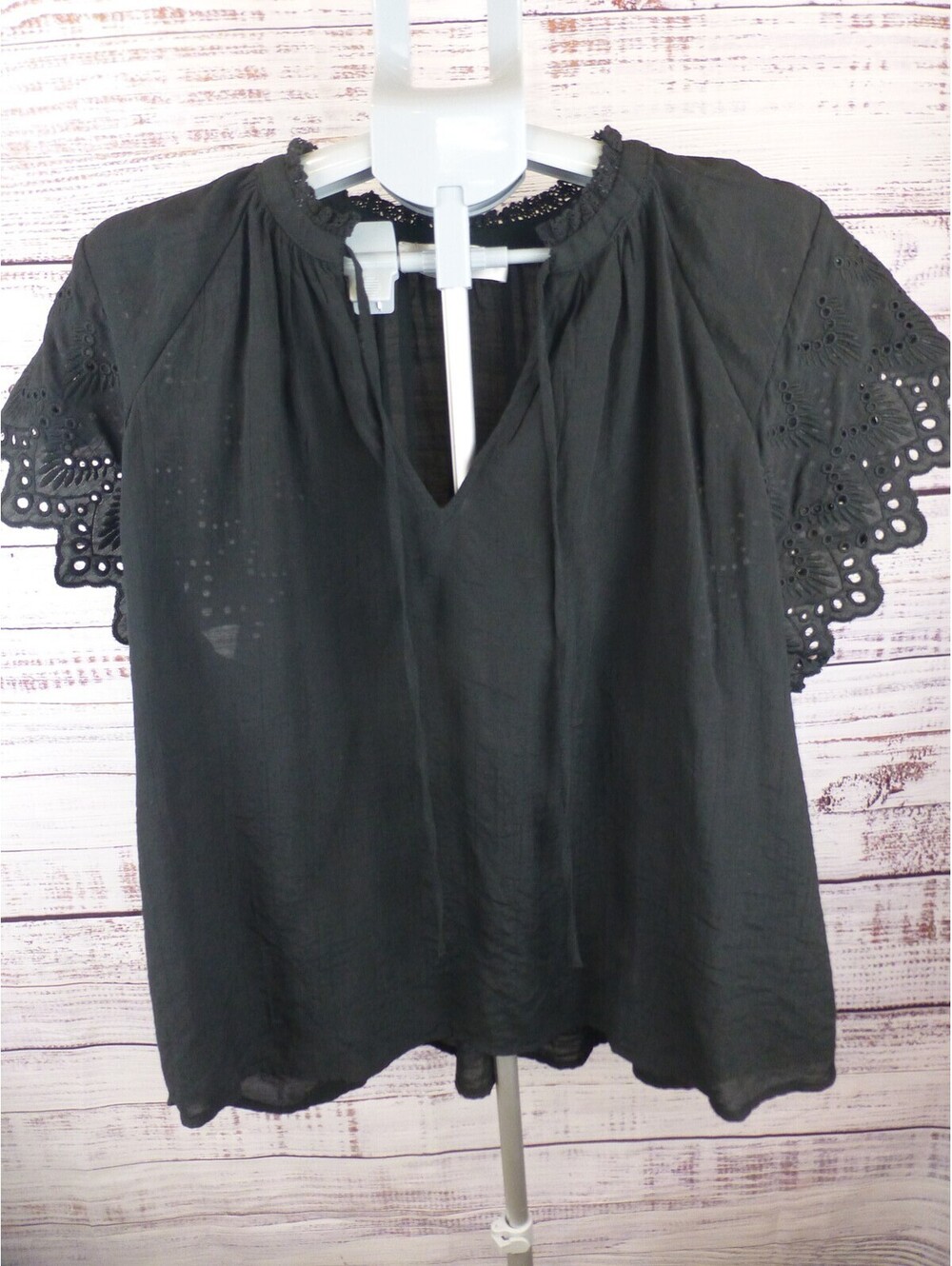 Chelsea & Theodore Women's Black Eyelet Flutter Sleeve Blouse Top Size Large J5